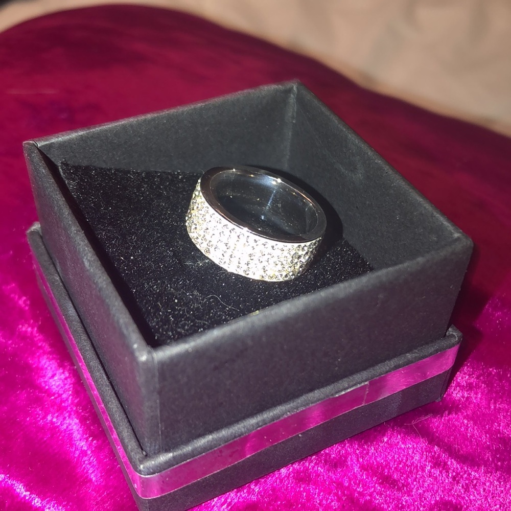 💍 Ring - Picture 2 of 7